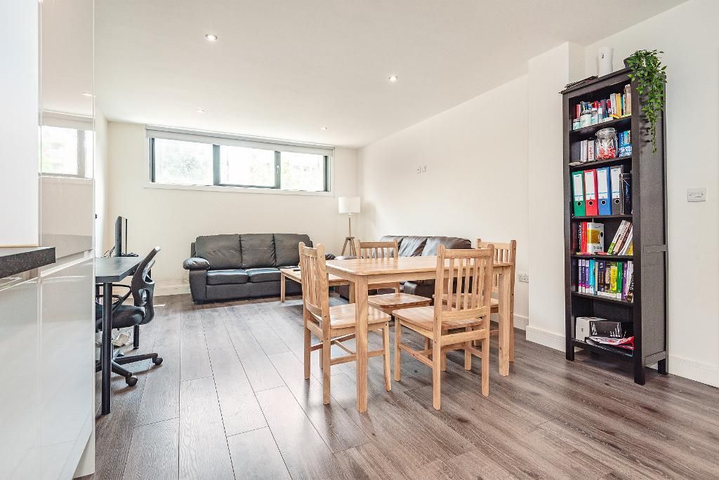 2 bed flat to rent in Brixton Hill, Brixton, London SW2 Zoopla