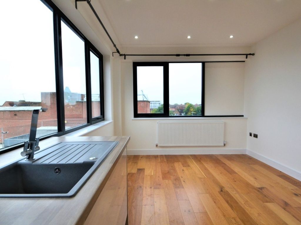 1 bed flat to rent in High Street, Ruislip HA4, £1,450 pcm Zoopla