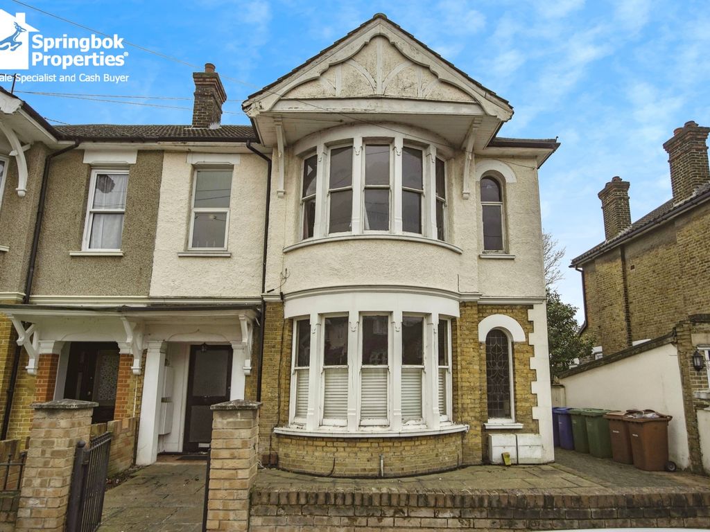 2 bed flat for sale in High View Avenue, Grays, Essex RM17, £140,000