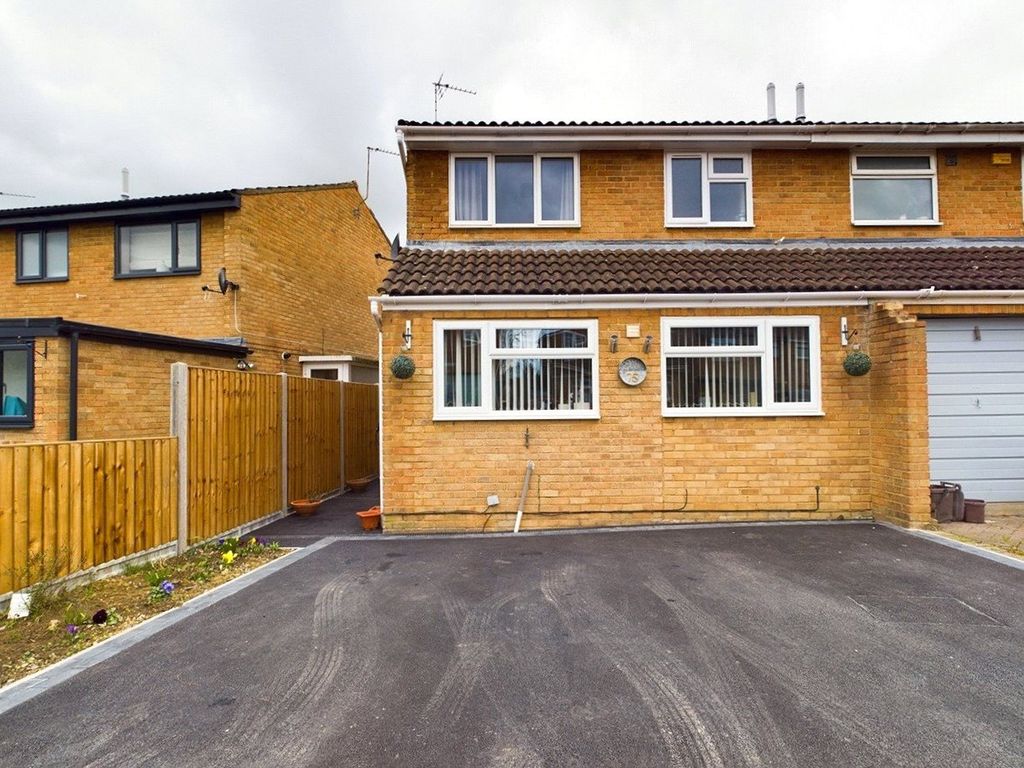 3 bed semidetached house for sale in Haycroft Drive, Matson, Gloucester GL4 Zoopla