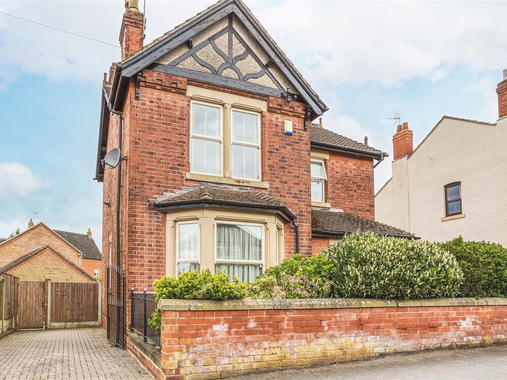 3 bed detached house for sale in Derby Road, Marehay, Ripley DE5, £