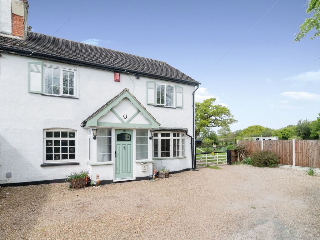 4 bed semidetached house for sale in Castledon Road, Wickford SS12