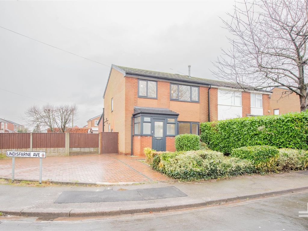 3 bed semidetached house for sale in Lindisfarne Avenue, Lowton WA3, £