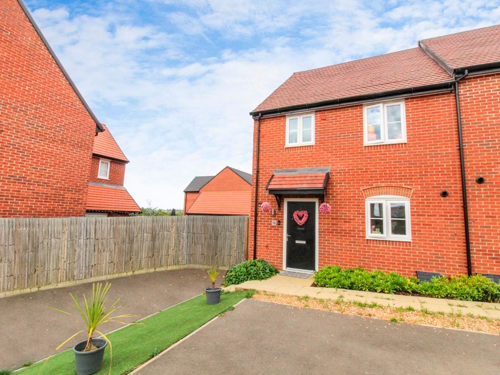 3 bed end terrace house for sale in Dace Bank, Biddenham, Bedford MK40