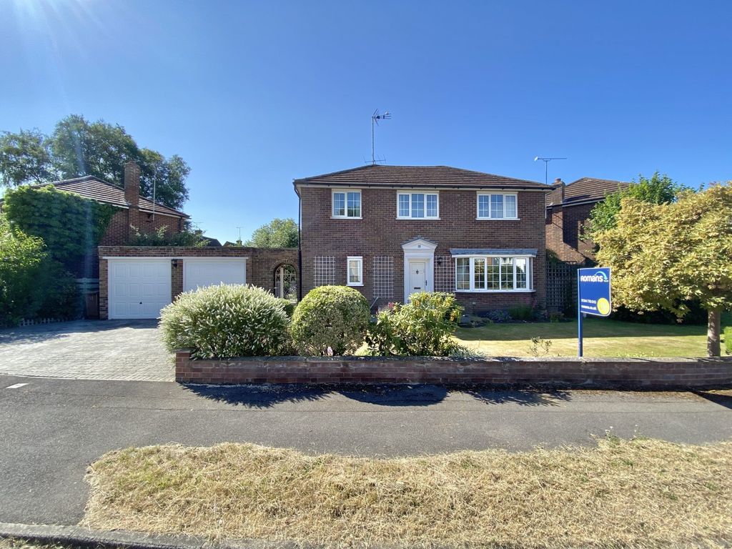 4 bed detached house for sale in Lea Croft, Crowthorne, Berkshire RG45 Zoopla