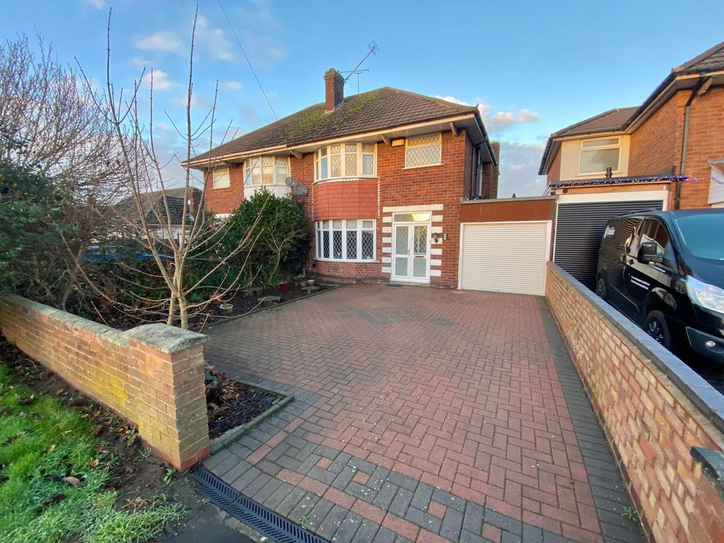 3 bed semidetached house for sale in Rugby Road, Bulkington CV12, £