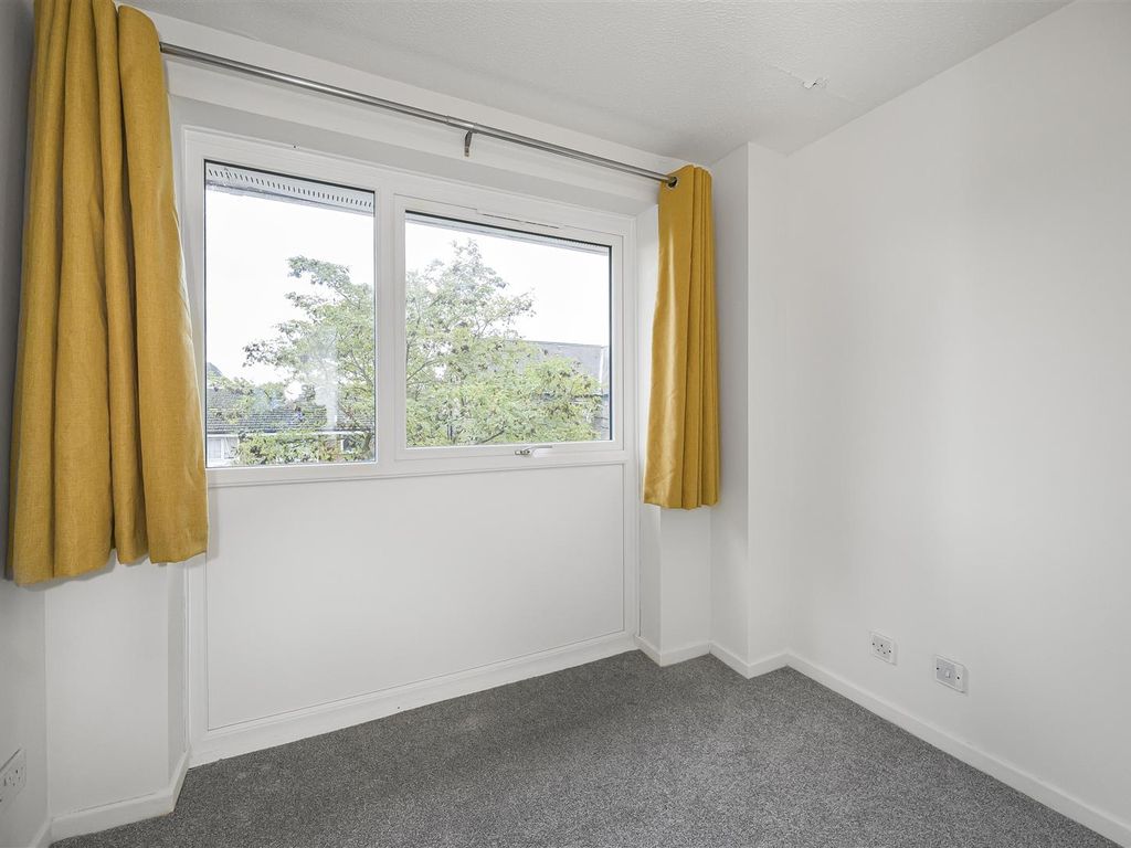 2 bed flat for sale in Radlett Close, London E7, £280,000 Zoopla