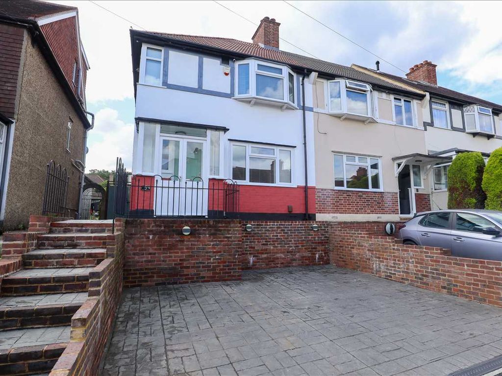 3 bed end terrace house for sale in Parkside Gardens, Coulsdon CR5, £525,000 Zoopla
