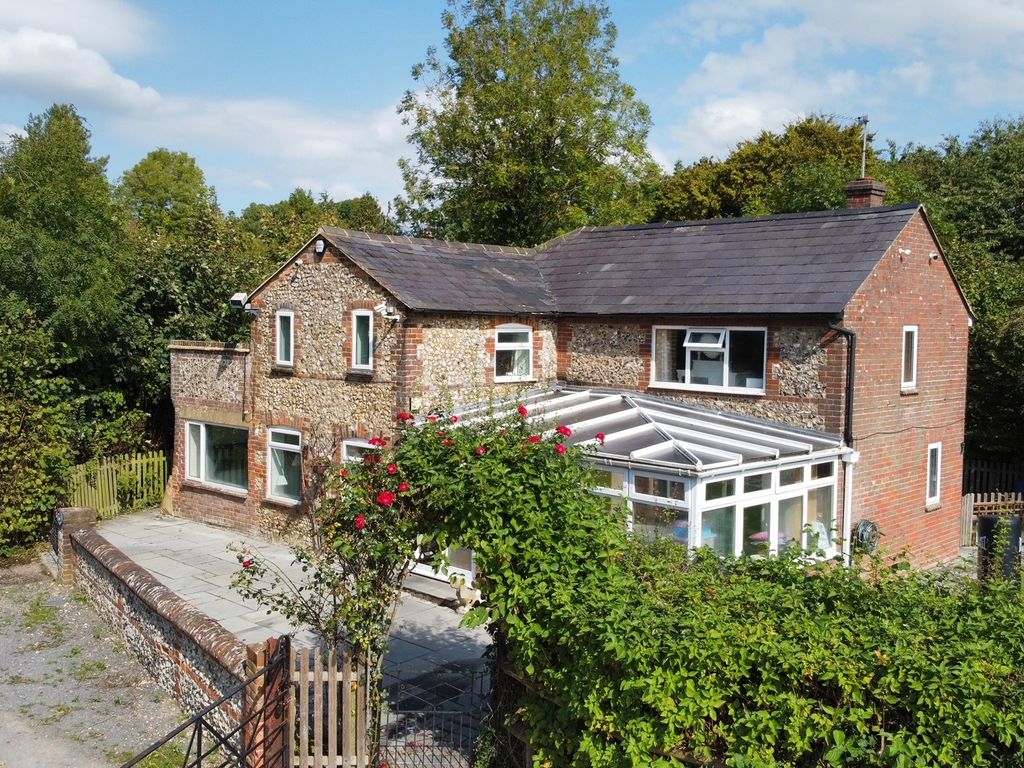 4 bed detached house for sale in Lower Icknield Way, Longwick, Princes Risborough HP27, £725,000