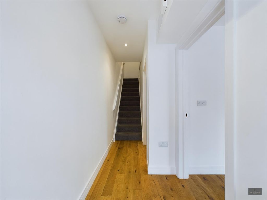 2 bed flat to rent in Flat 8 Moose Hall Apartments, Spinning Path, Exeter EX4, £2,167 pcm Zoopla