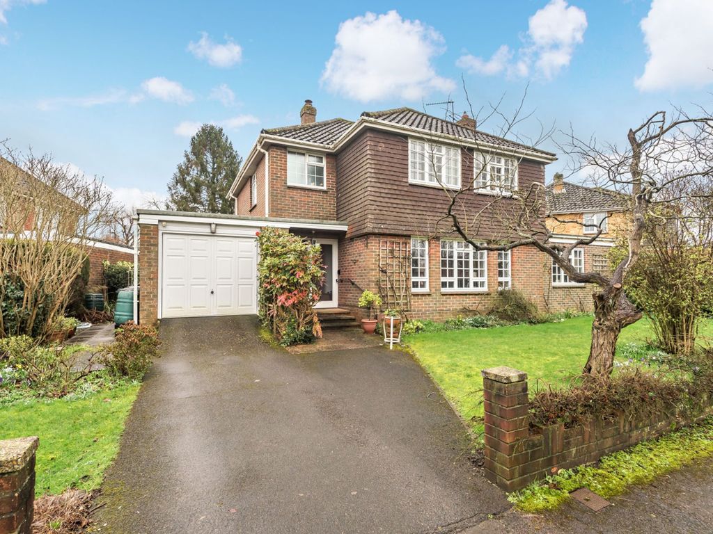 4 bed detached house for sale in Barnfield Road, Petersfield GU31, £795,000 Zoopla
