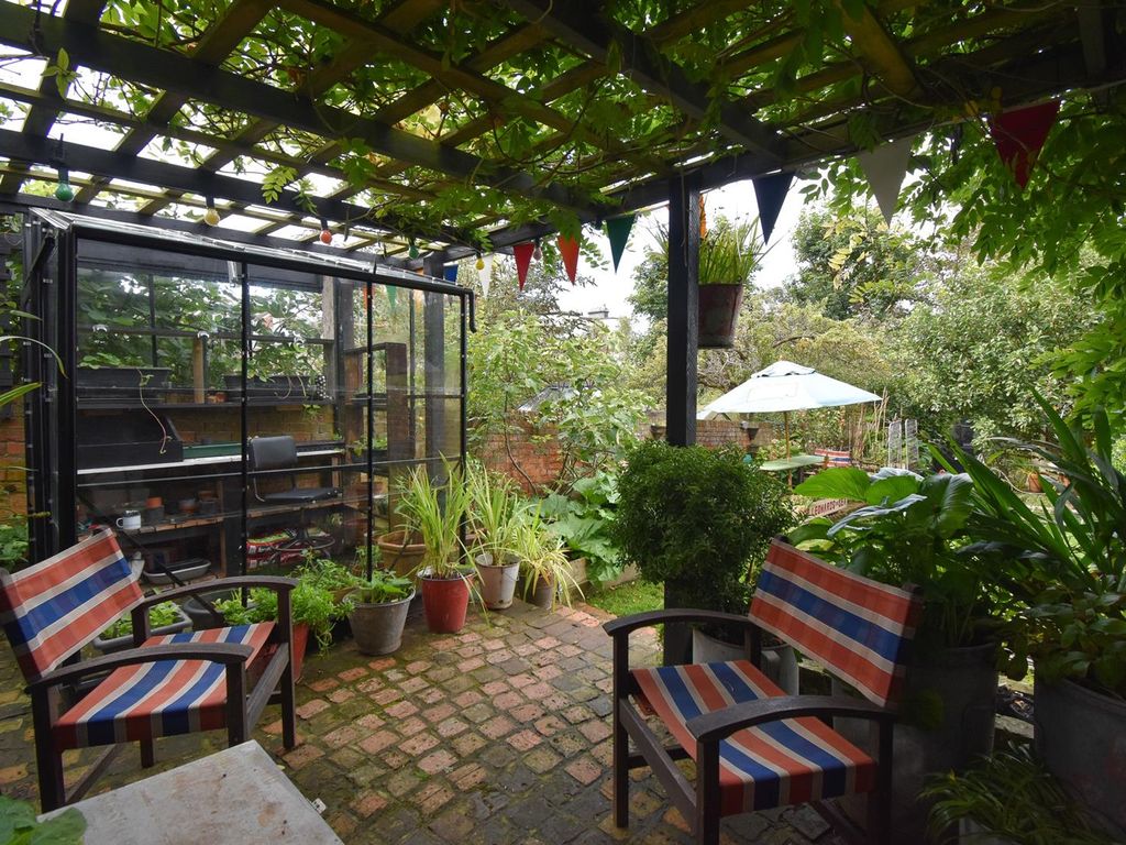 1 bed flat for sale in Magdalen Road, St. LeonardsOnSea TN37, £