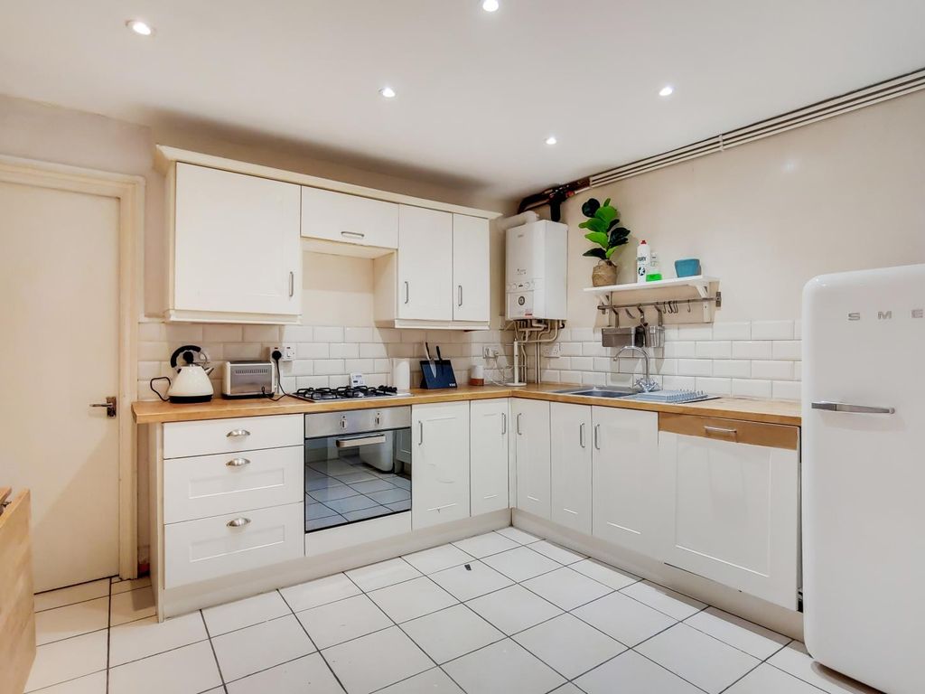 2 bed flat for sale in Albert Road, North Woolwich E16, £285,000 Zoopla