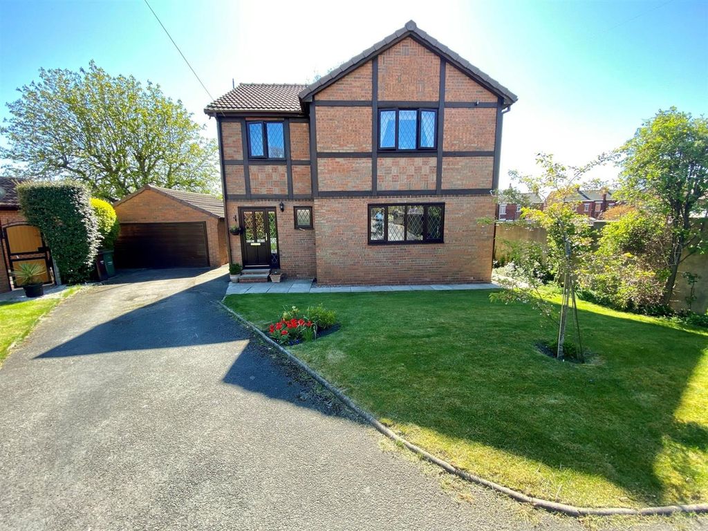 4 bed detached house for sale in South Street, Ossett WF5 Zoopla