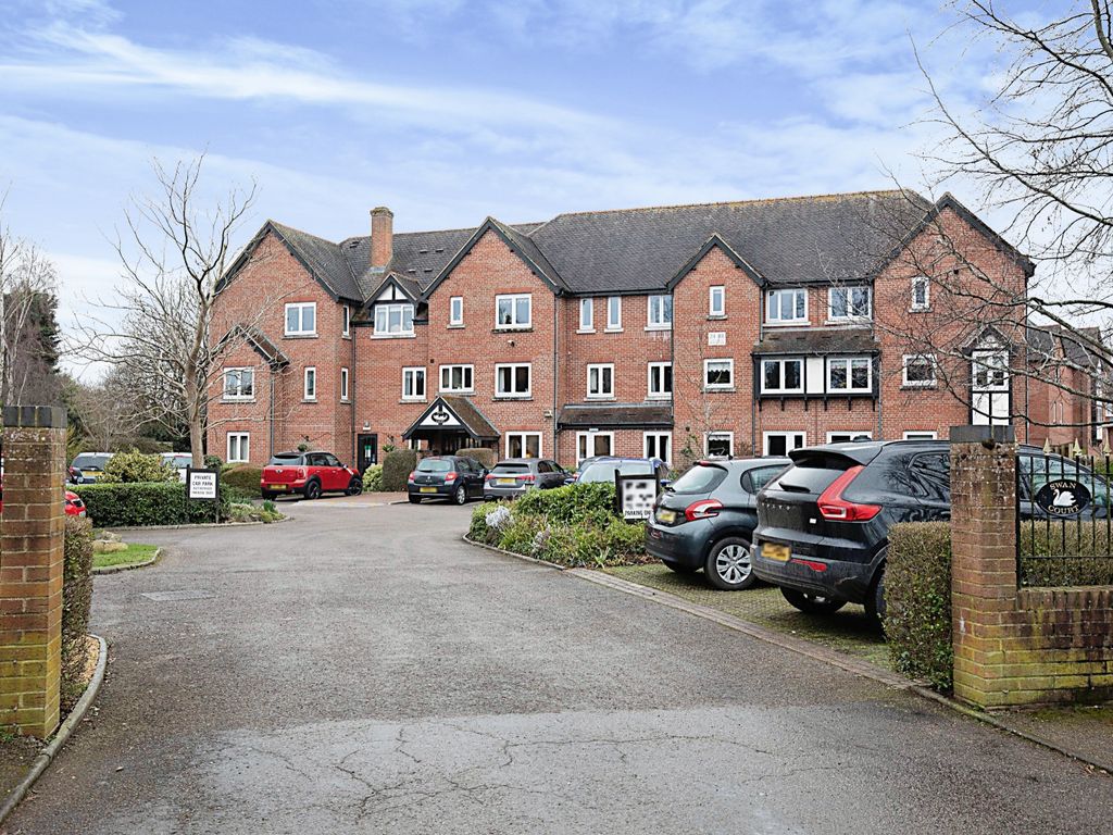 1 bed flat for sale in Swan Court, Banbury Road, StratfordUponAvon