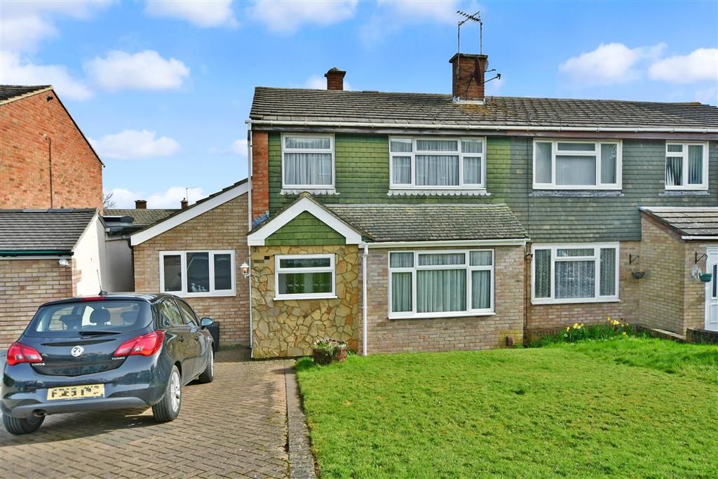 3 bed semidetached house for sale in Forest Drive, Walderslade
