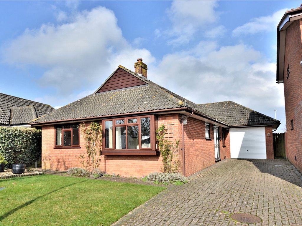 3 bed bungalow for sale in Hazel Close, Alderholt, Fordingbridge SP6, £