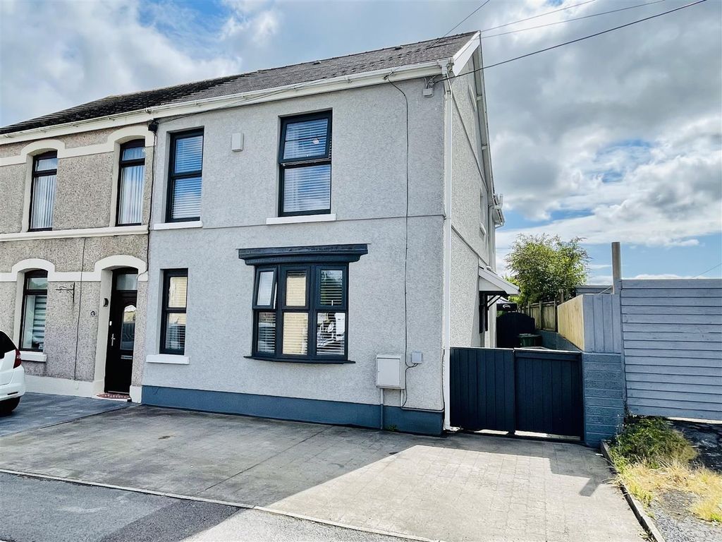 3 bed semidetached house for sale in Penygarn Road, Tycroes, Ammanford