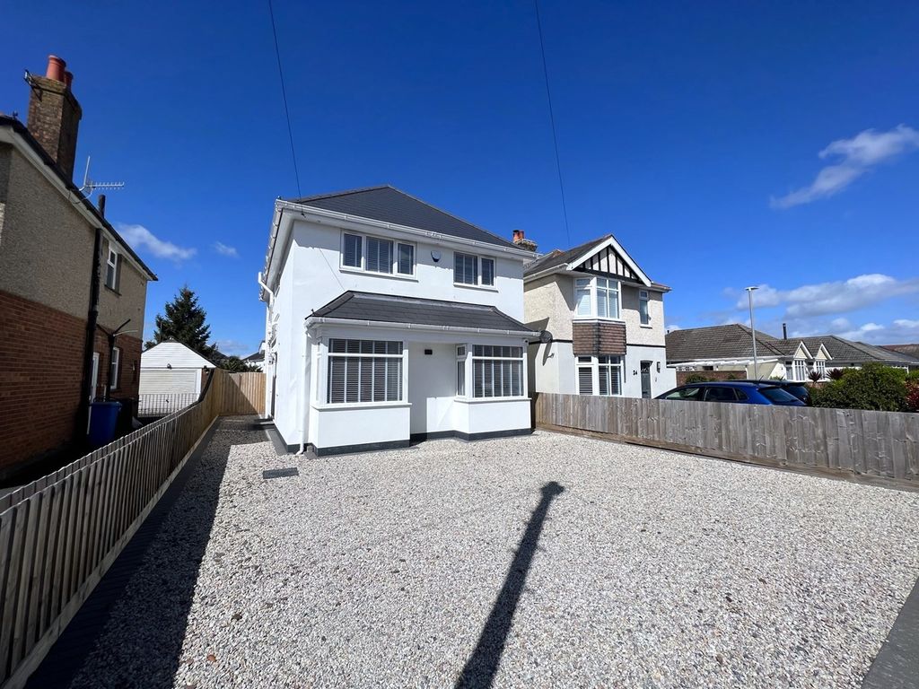 4 bed detached house for sale in Vicarage Road, Oakdale, Poole BH15, £