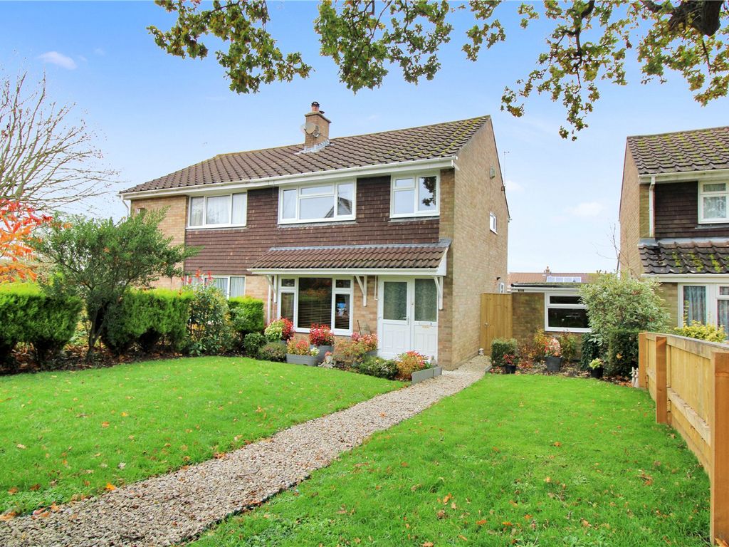3 bed semidetached house for sale in Thorne Road, Swindon, Wiltshire