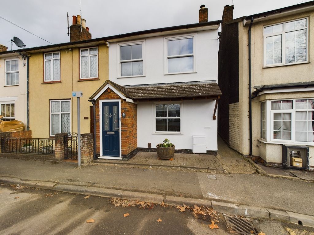 3 bed end terrace house for sale in Park Street, Aylesbury