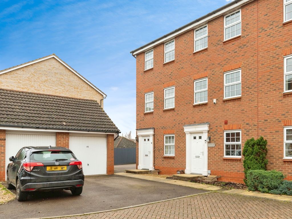 3 bed end terrace house for sale in Glossop Way, Arlesey SG15, £375,000 Zoopla