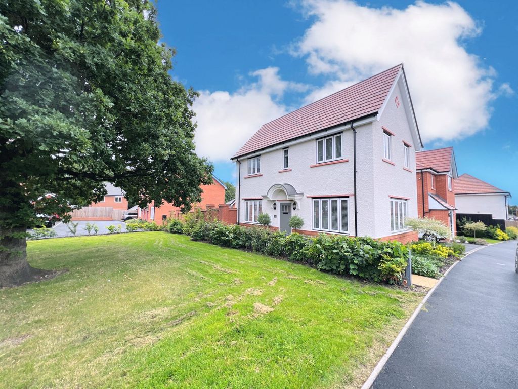 3 bed detached house for sale in Harrier Way, Norton Canes, Cannock