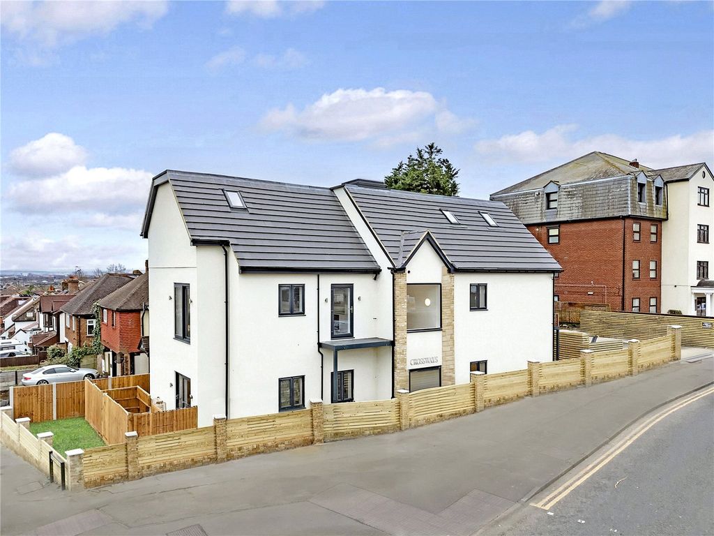 1 bed flat to rent in Manor Road, Chigwell, Essex IG7, £1,750 pcm Zoopla