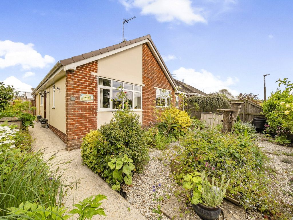 3 bed bungalow for sale in Kellsboro Avenue, Wroughton SN4, £325,000
