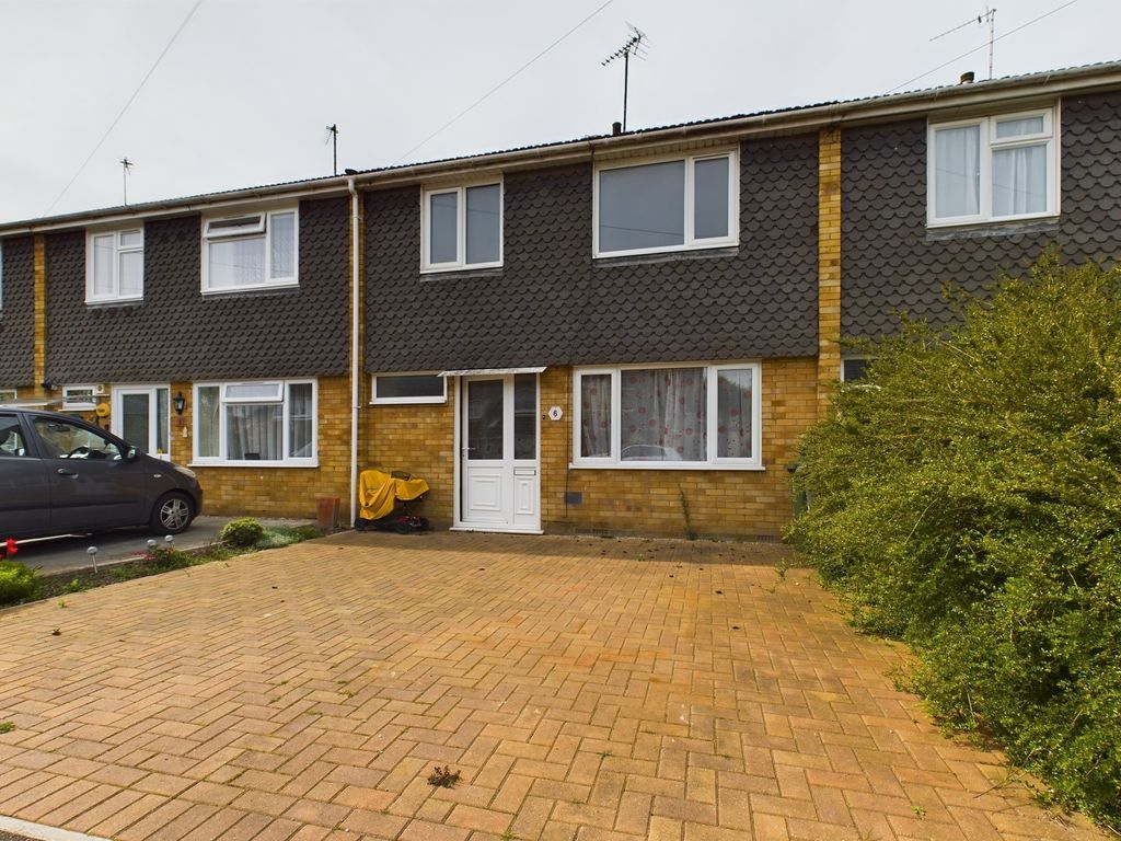 3 bed terraced house for sale in Cliveden Close, Cambridge CB4, £