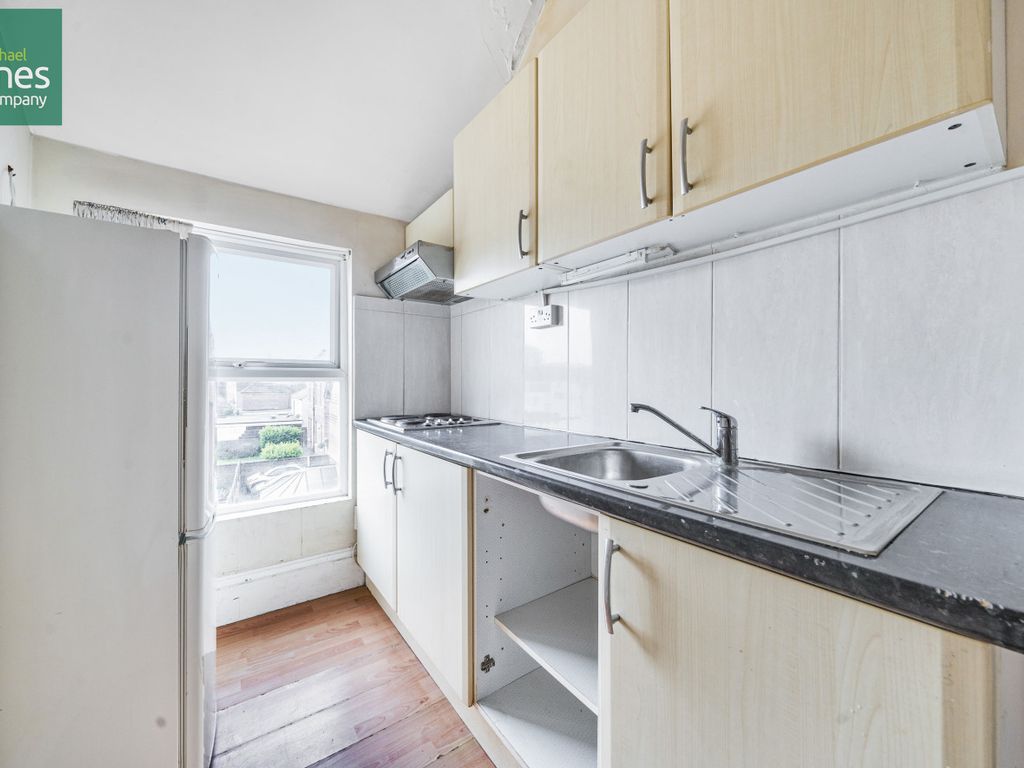 Studio to rent in Rowlands Road, Worthing BN11, £750 pcm Zoopla