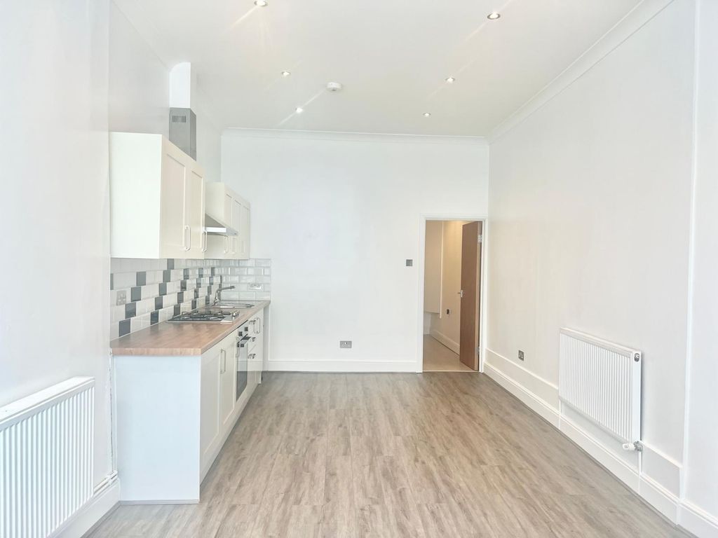 1 bed flat to rent in Amersham Road, London SE14, £1,300 pcm Zoopla