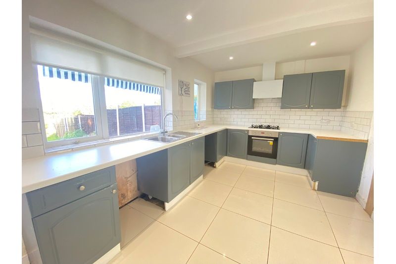 3 bed semidetached house to rent in Sandmere Road, Yardley Wood