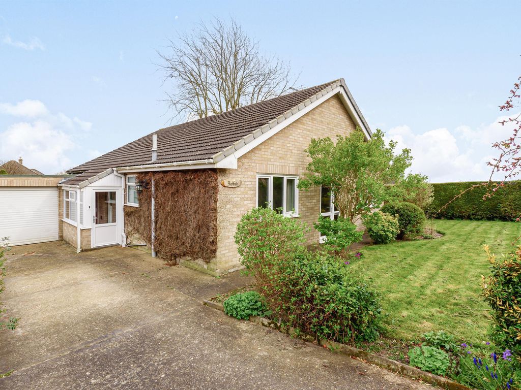 3 bed detached bungalow for sale in Langton Close, Horncastle, Lincs