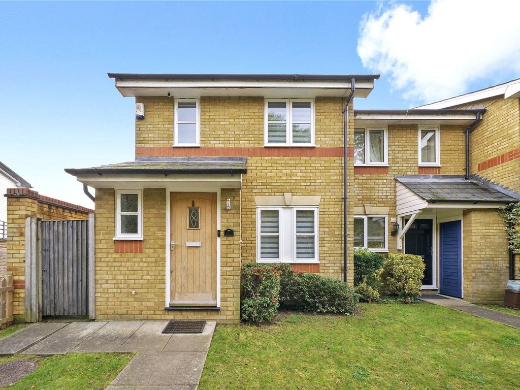 3 bed end terrace house for sale in Lonsdale Drive, Enfield EN2, £