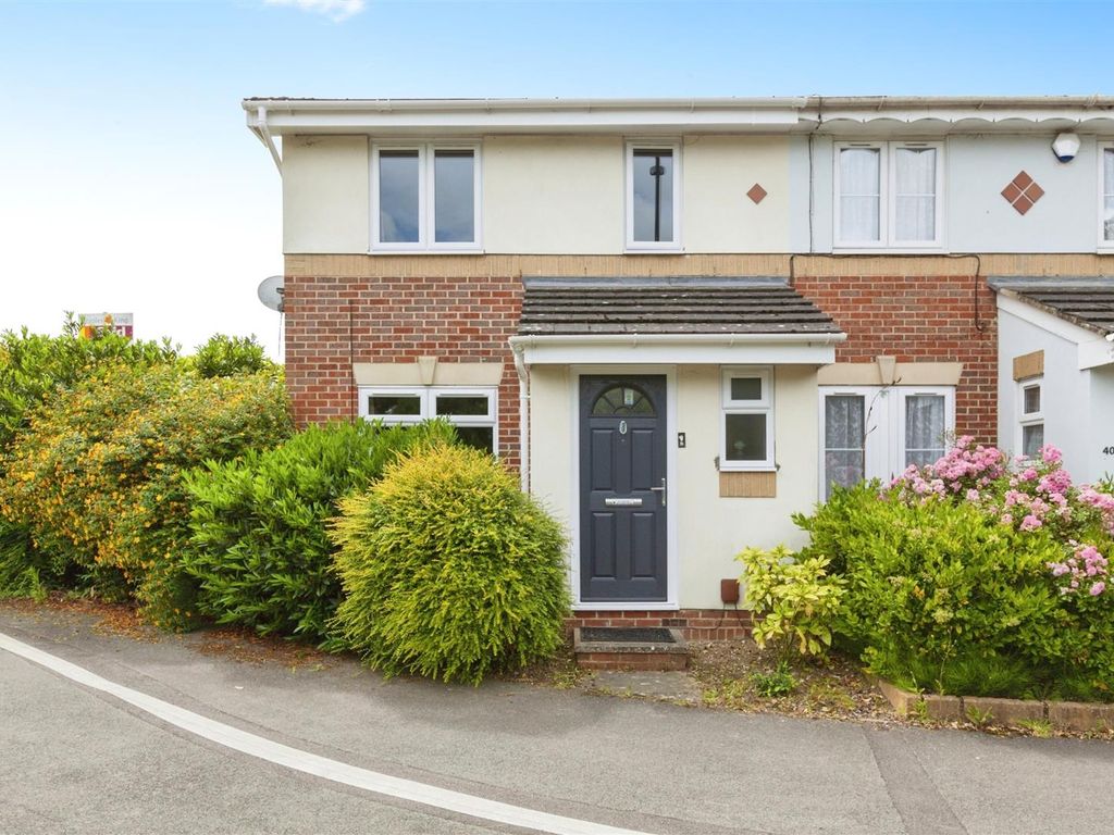 3 bed end terrace house for sale in Richards Way, Cippenham, Slough SL1