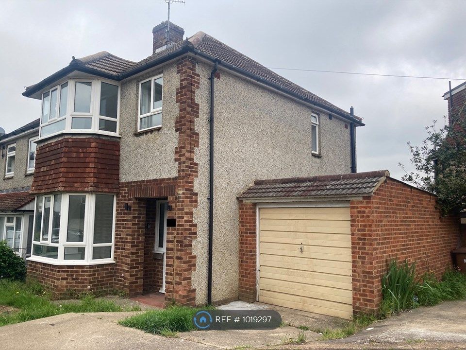 3 bed semidetached house to rent in Allington Drive, Rochester ME2
