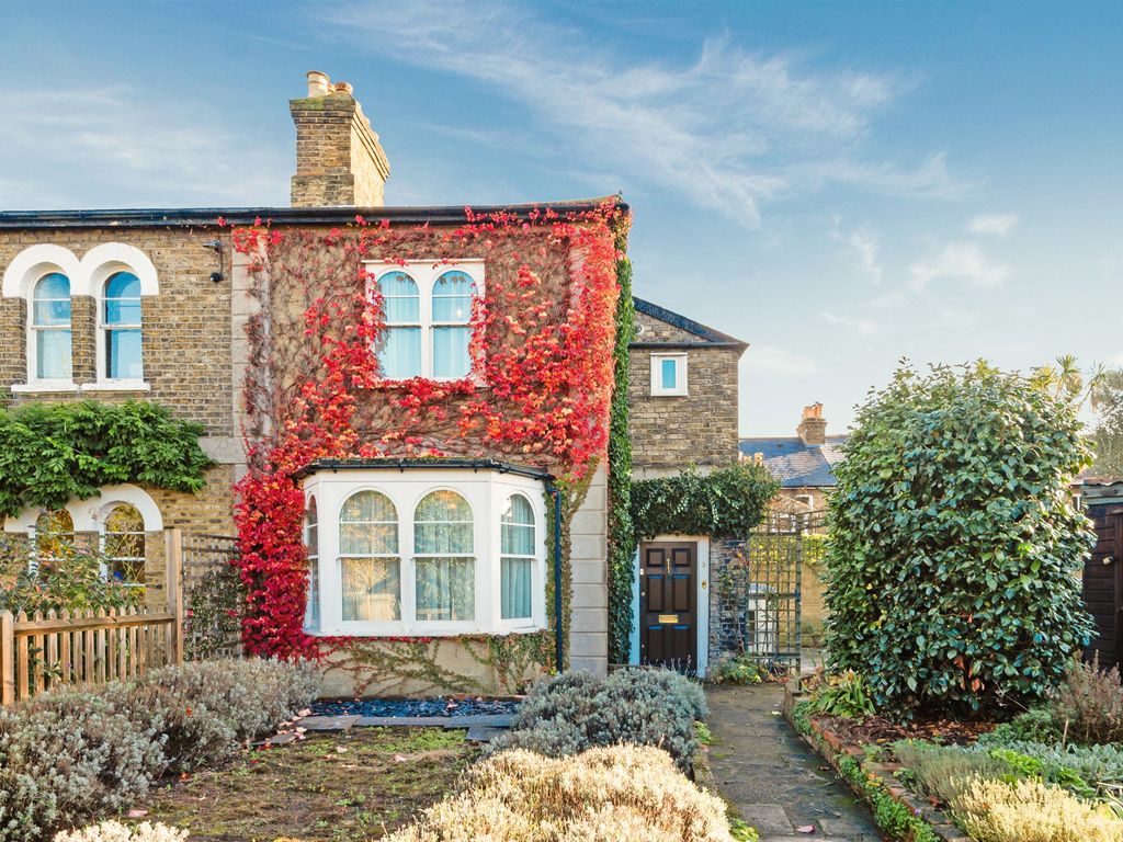 3 bed semidetached house for sale in Wrights Walk, London SW14, £