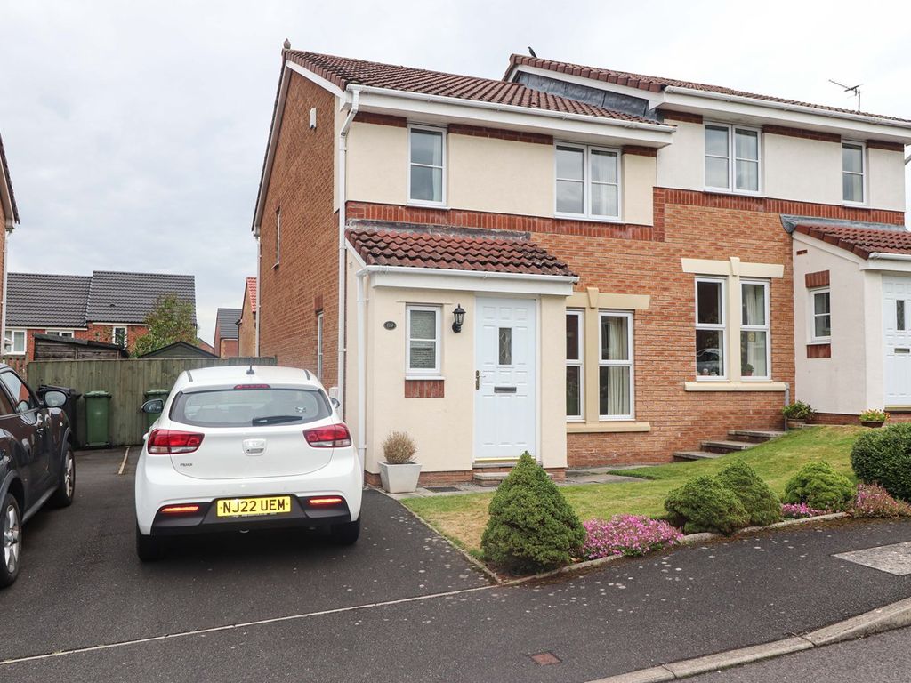 4 bed semidetached house for sale in Valley Drive, Carleton Grange