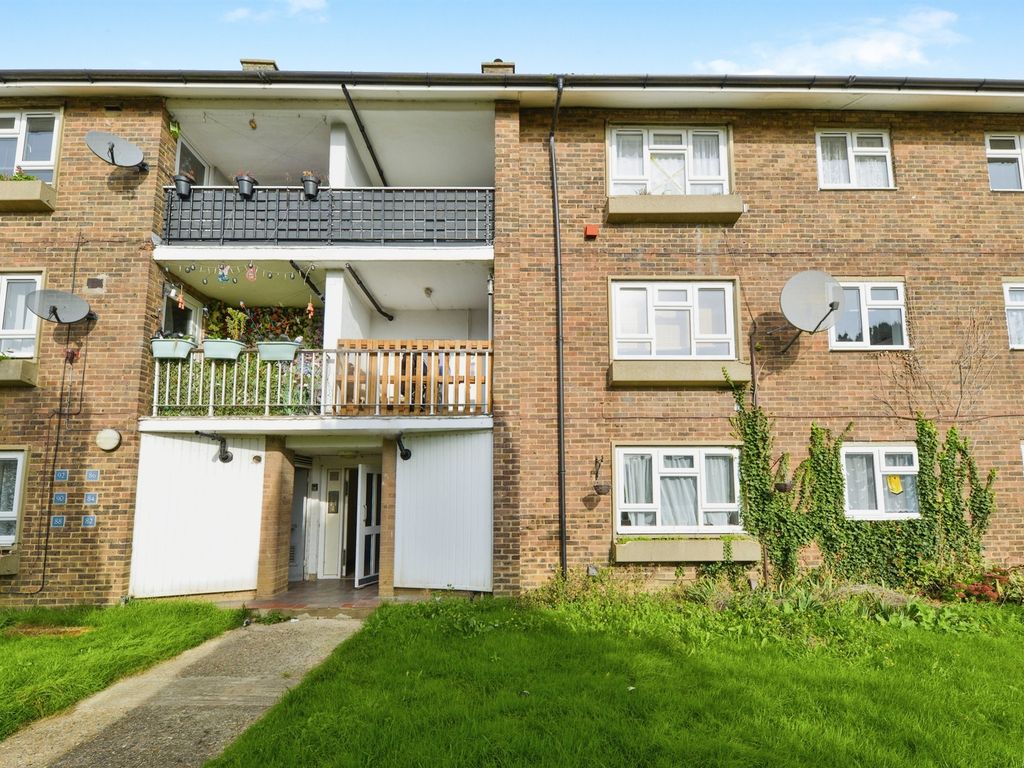 2 bed flat for sale in Mount Way, Welwyn Garden City AL7, £230,000 Zoopla