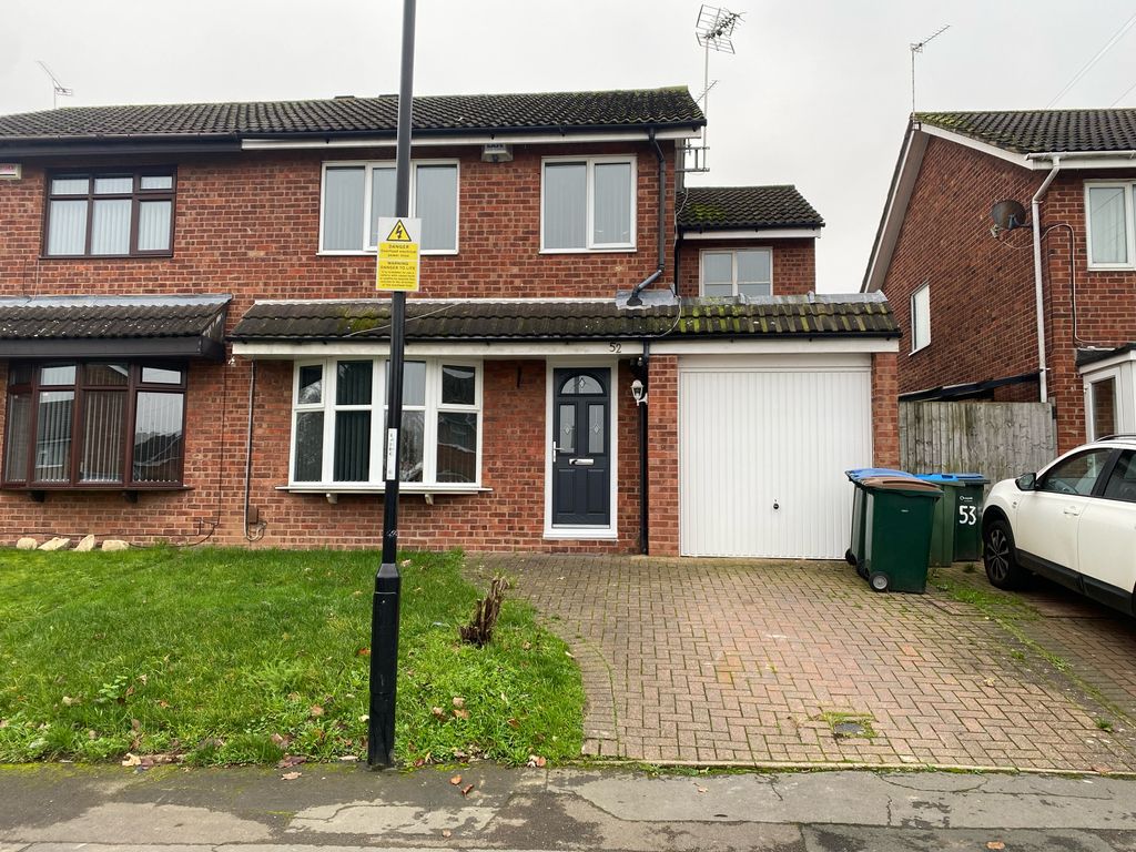 4 bed property to rent in Potton Close, Willenhall, Coventry CV3 Zoopla