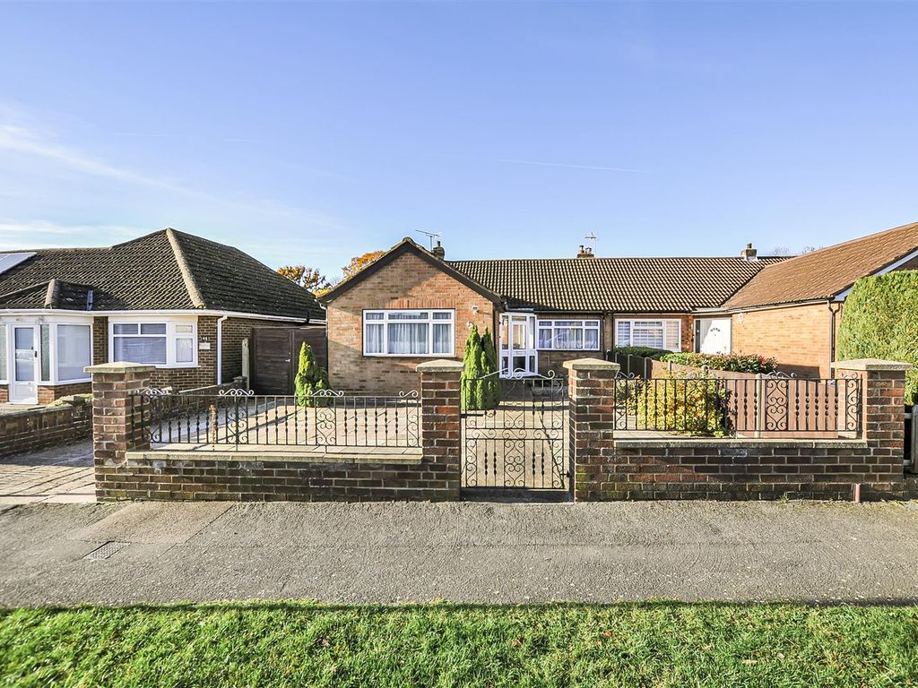 3 bed semidetached bungalow for sale in Jenkins Avenue, Bricket Wood