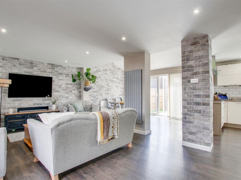 3 bed terraced house for sale in Lampits, Hoddesdon EN11 Zoopla