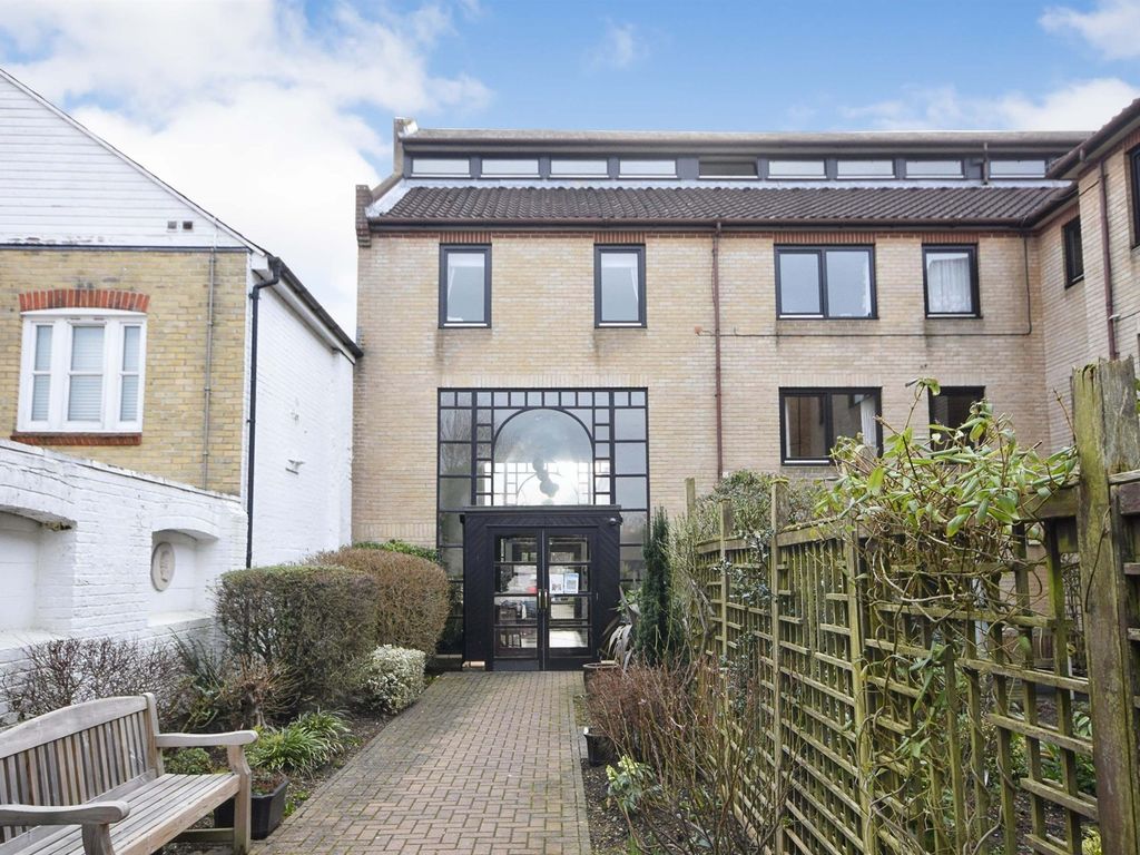 Albion Court, Queen Street CM2  