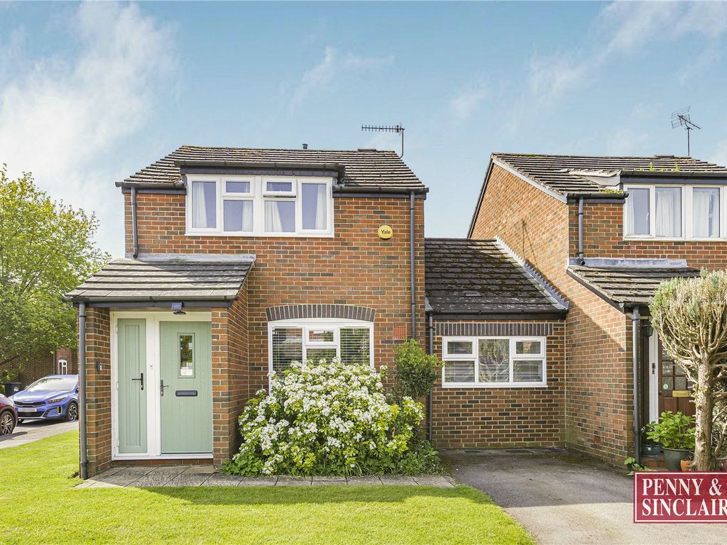 3 bed link detached house for sale in Periam Close, HenleyOnThames