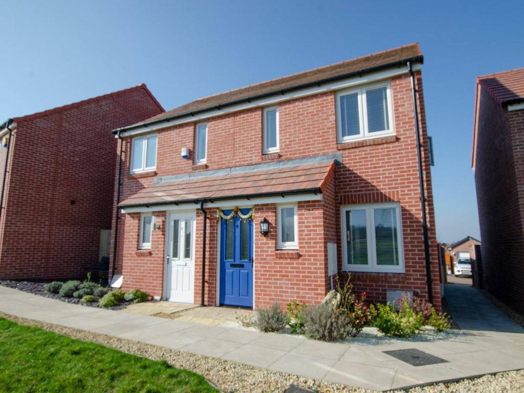 2 bed semidetached house to rent in Holloway Mews, Fair Oak, Eastleigh SO50, £1,450 pcm Zoopla