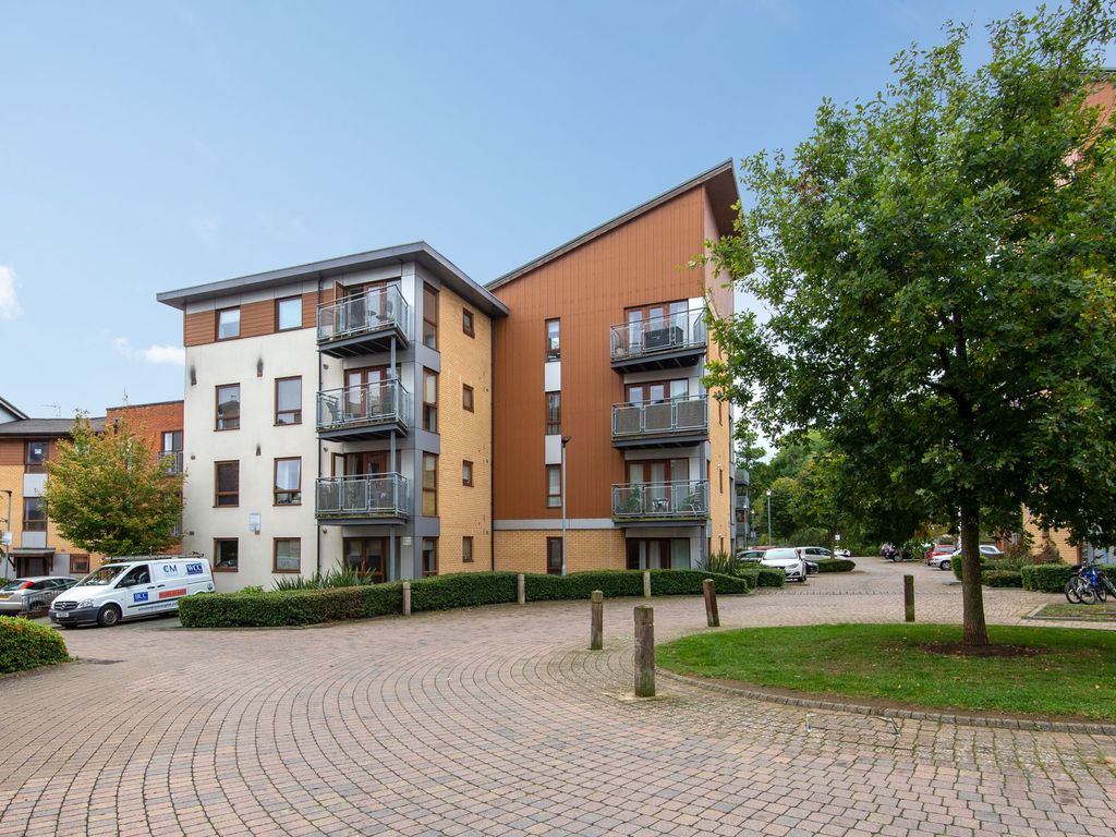 Commonwealth Drive, Nokes Ct RH10