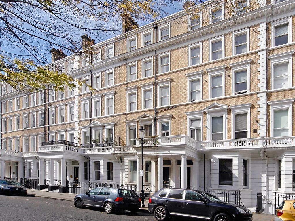 Studio to rent in Southwell Gardens, South Kensington SW7, £1,625 pcm