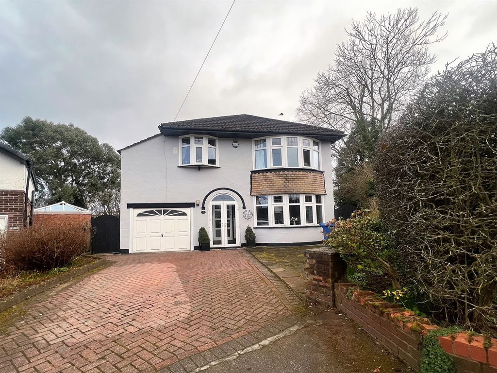 4 bed detached house for sale in Dale Avenue, Bramhall, Stockport SK7