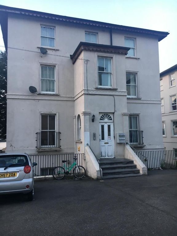 2 bed for sale in Lansdowne Square, Gravesend DA11, £199,950